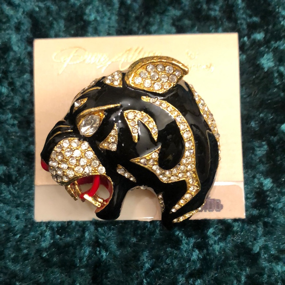Jaguar Crystal pin